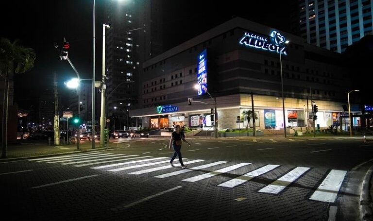 Fortaleza é a primeira cidade da América Latina a receber sistema inovador que ilumina pedestre em travessia