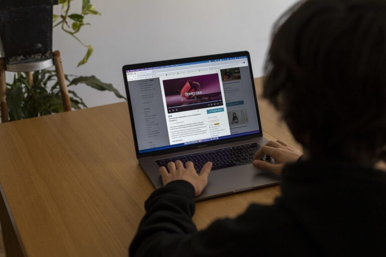 Empresa substitui criatividade por Inteligência Artificial