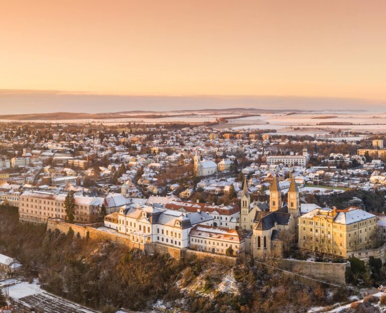 Conheça Elefsina, Timisoara e Veszprém, Capitais Européias da Cultura em 2023