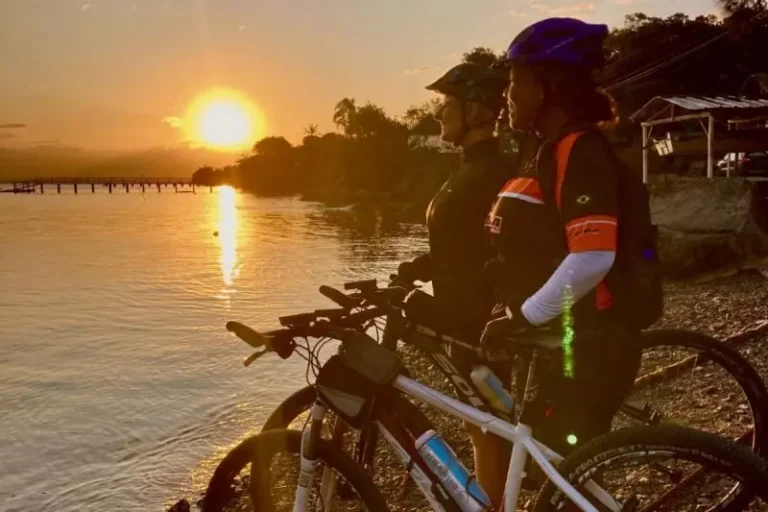 Atrizes de Joinville pedalam 700Km pelo litoral catarinense em busca de inspiração para peça teatral