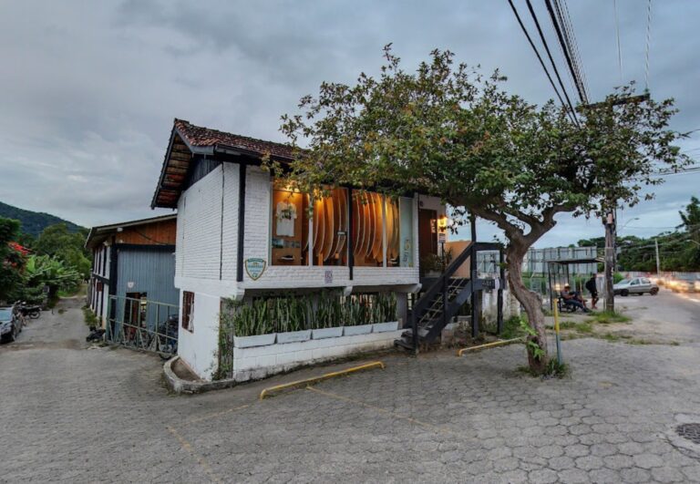 Com expectativa de crescer 30% em 2023, Magic Surf aumenta em 37% a produção de pranchas de surf para o verão