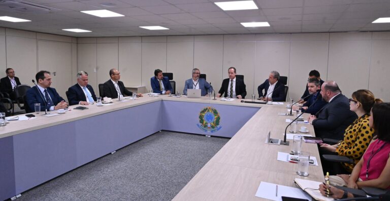 Governo federal lança aplicativo que bloqueia celular roubado