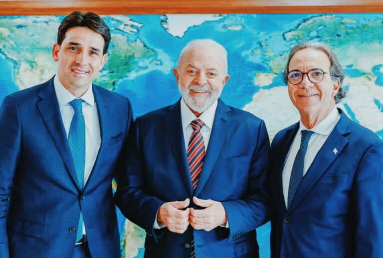 Lula vai a Santa Catarina para entregar Porto de Itajaí com navio operando