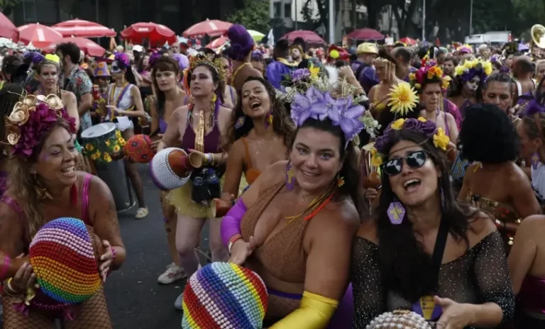 Carnaval movimenta economia de Pernambuco, Bahia e Rio de Janeiro