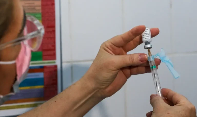 Seis capitais deram início à vacinação contra a dengue em crianças