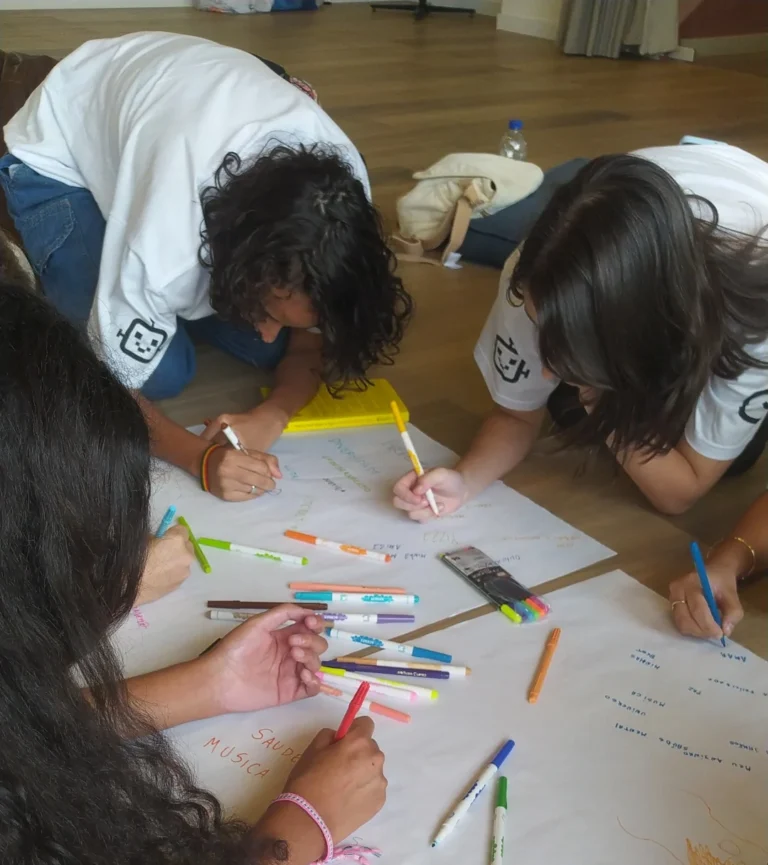 Programa gratuito ensina tecnologia a meninas de Florianópolis