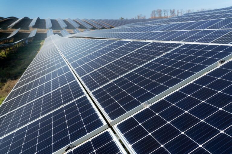Em 1 ano, energia solar no Brasil fica 31% mais barata, aponta estudo