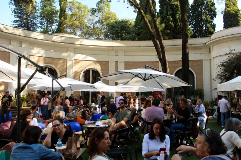 Design artesanal, moda e gastronomia no Bazar da Cidade