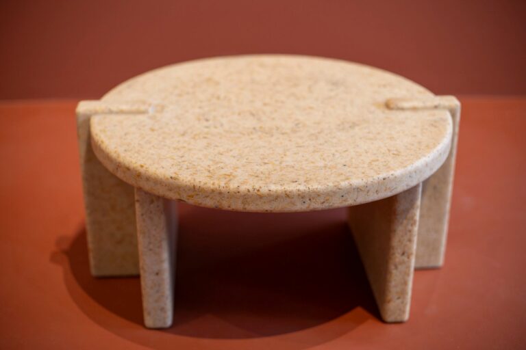 Bioplástico derivado da cana-de-açúcar vira peça de design