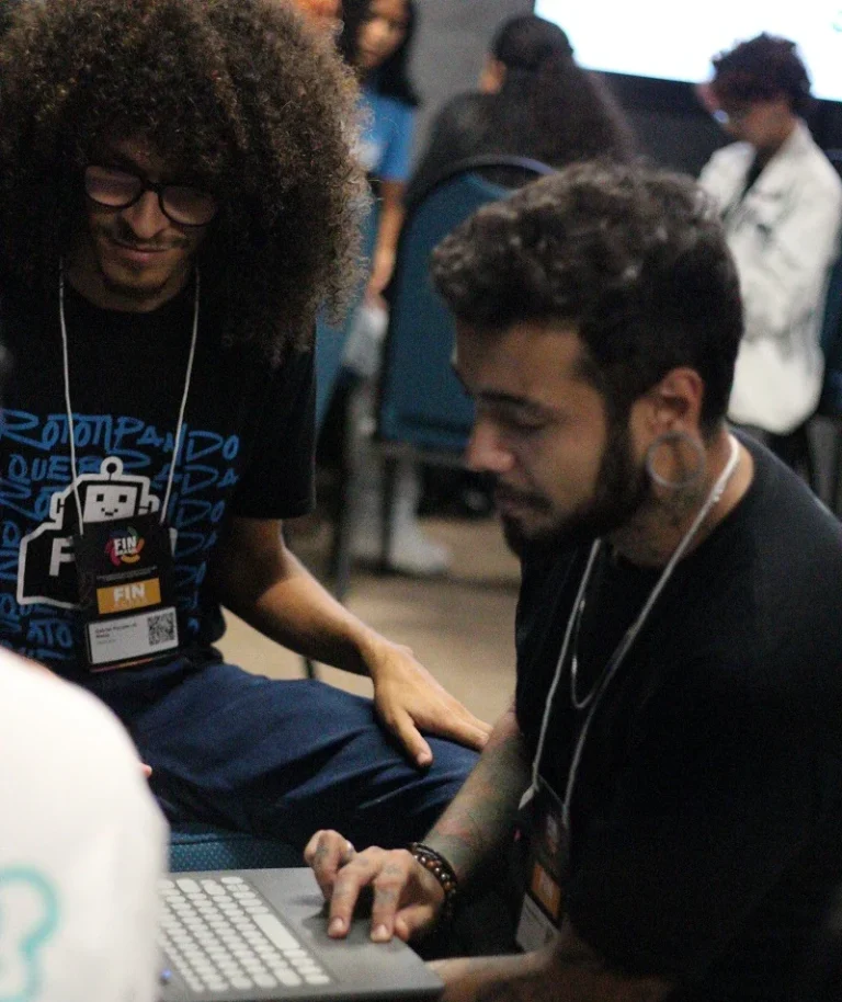 ONG de Floripa busca soluções para a educação em seu primeiro hackathon