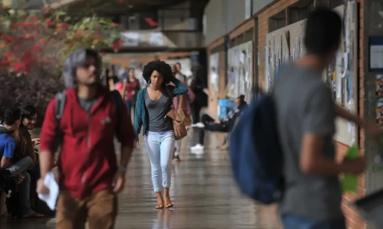 MEC prepara Pé-de-Meia para universitários, diz ministro
