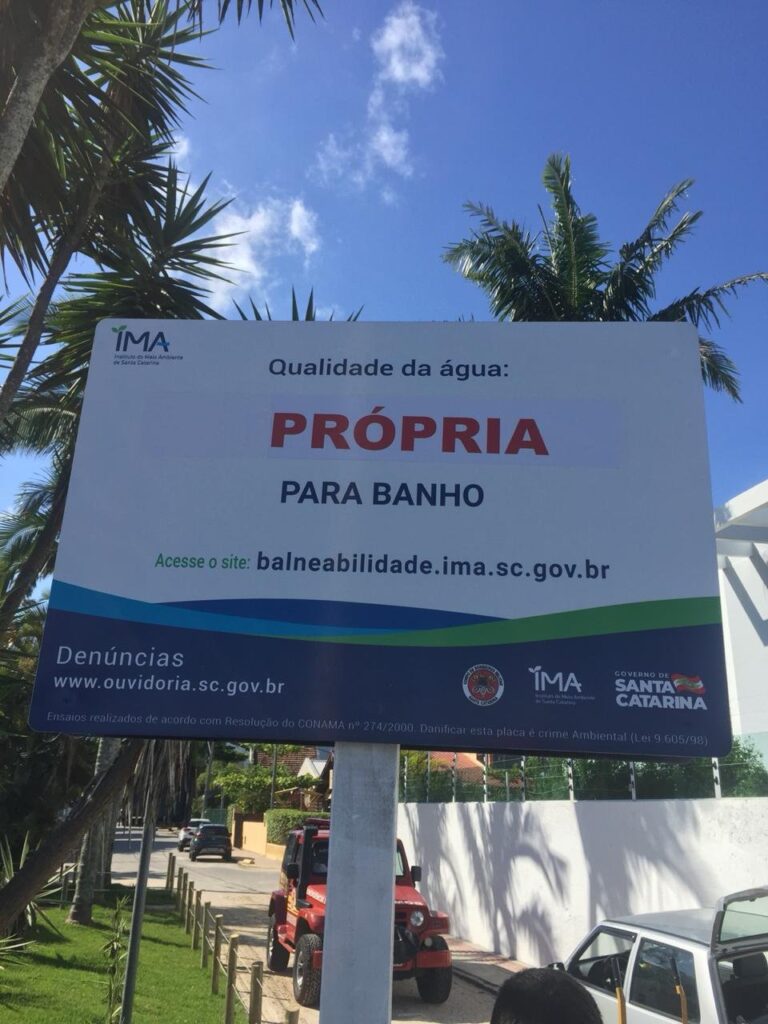 Governo de Santa Catarina substitui placas de balneabilidade por QR Code: praticidade ou falta de transparência?