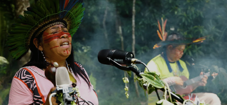 Artistas Guarani Nhandewa lançam álbum inédito com cantos sagrados em homenagem ao Dia dos Povos Originários