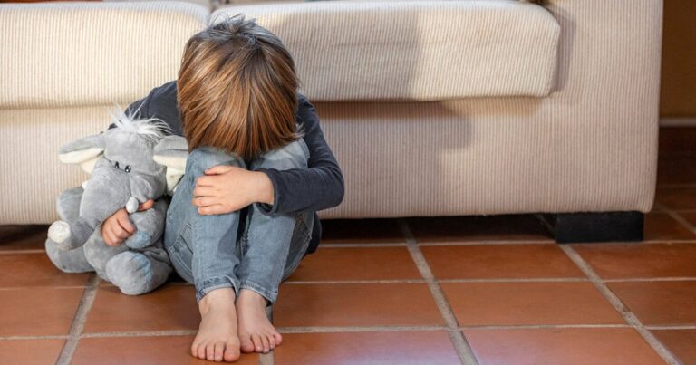 Internet sem monitoramento dos pais expõe crianças e adolescentes a riscos