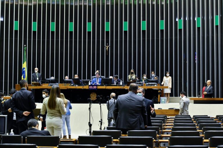 Câmara dos Deputados começa análise do projeto de isenção do IR até R$ 5 mil