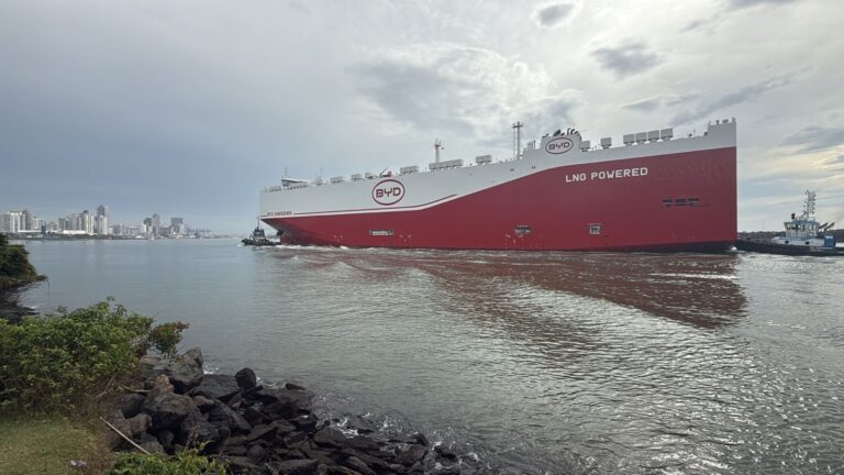 Operação do Navio BYD Shenzhen é concluída com eficiência no Porto de Itajaí, neste domingo