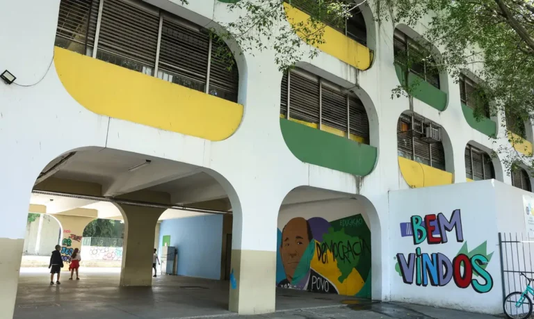 Escola em tempo integral deve ter jornada mínima de 35 horas semanais