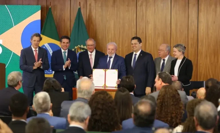 Lula destaca parceria com Sebrae para apoiar pequenos negócios e reduzir impacto da taxação norte-americana