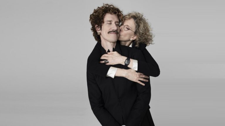 Florianópolis recebe o premiado espetáculo “A Última Entrevista de Marília Gabriela”, com Marília Gabriela e o filho Theodoro Cochrane