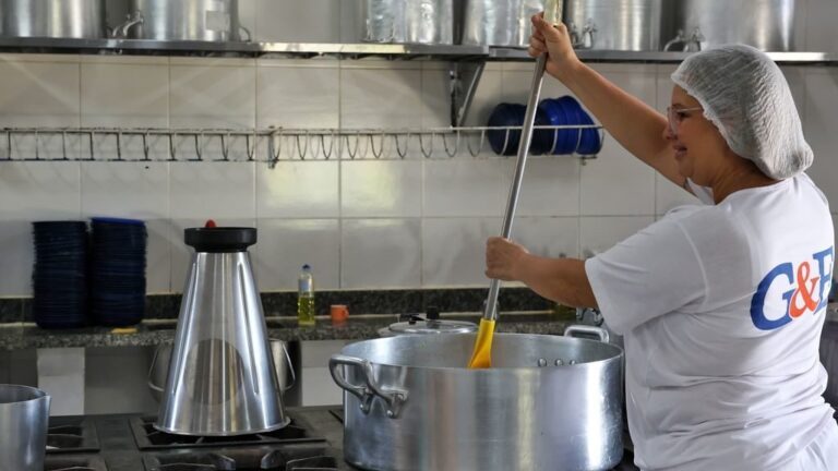Refeições como arroz e feijão oferecem melhor relação custo-benefício do que lanches na alimentação escolar