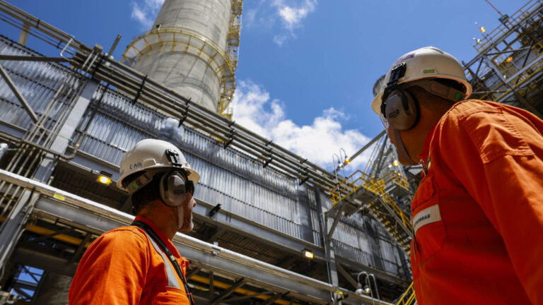 Estudo da UFRJ mostra como a Petrobras concilia investimento em petróleo e discurso de energia limpa
