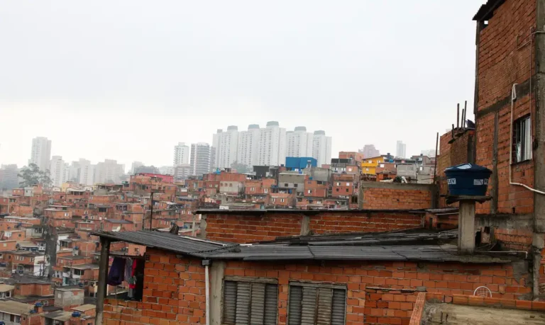 Racismo Ambiental: Paraisópolis registra 15°C a mais do que Morumbi durante o verão em SP