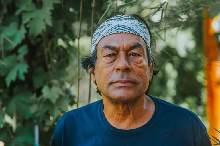 Ailton Krenak fala sobre o reencontro do homem com a natureza e a preservação do planeta em tempos de crise climática