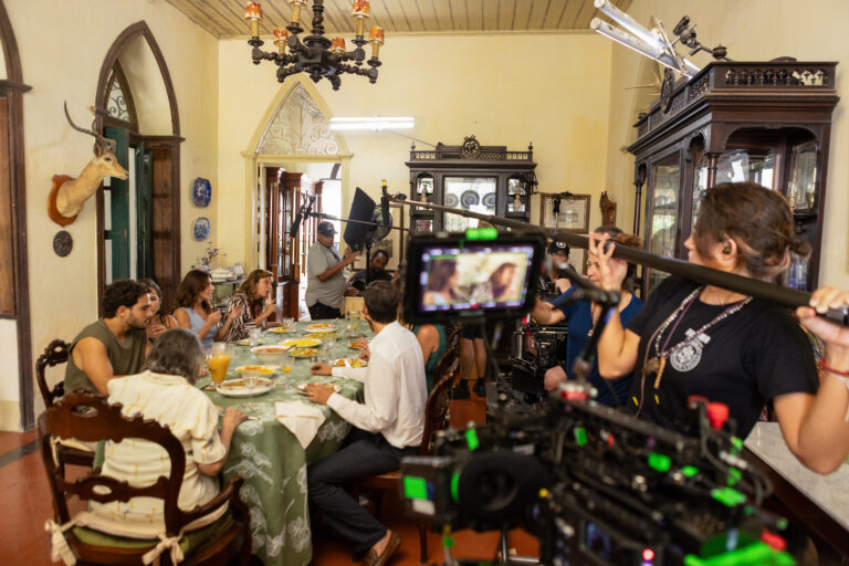 Maisa Silva, Giovanna Lancellotti e a diretora Cris D’Amato concluem gravações de “Case-me se Puder”