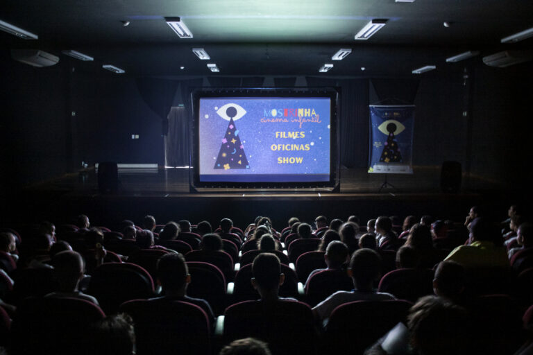 O que o cinema ensina a uma geração moldada pelo clique? | Por: Poliana Maluf