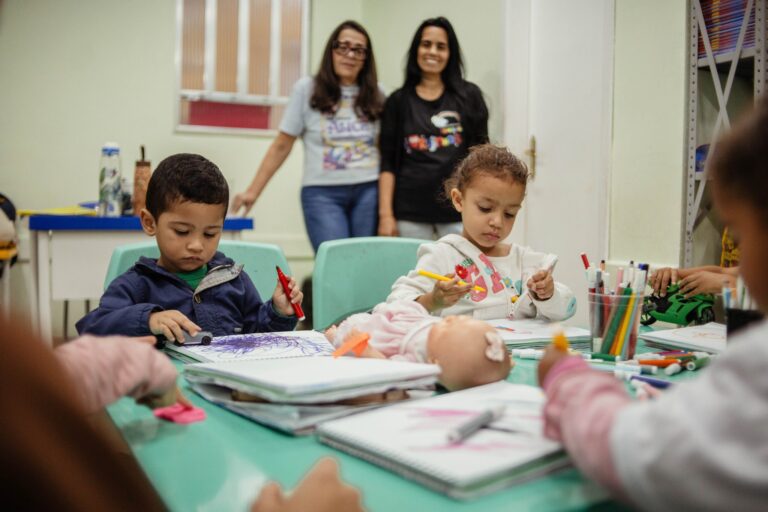Maricá oferece acolhimento noturno para crianças nas escolas municipais