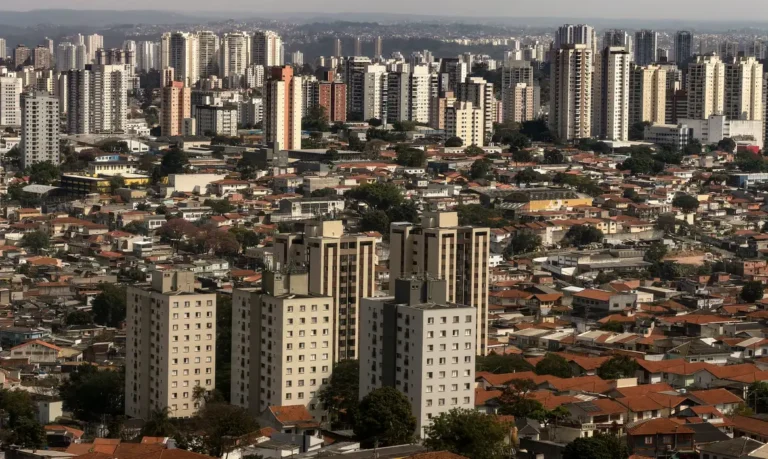 Invisibilidade estrutural: Censo revela que lares de pessoas com deficiência têm menos saneamento e pior mobilidade no Brasil