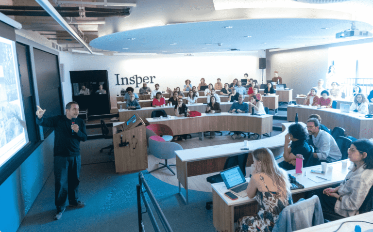 Arquiteto Edgar Mazo discute urbanismo social e adaptação climática em eventos no Brasil