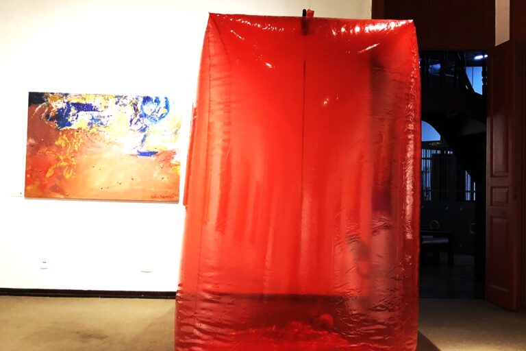 Reflexão sobre o desejo é tema de exposição em Florianópolis