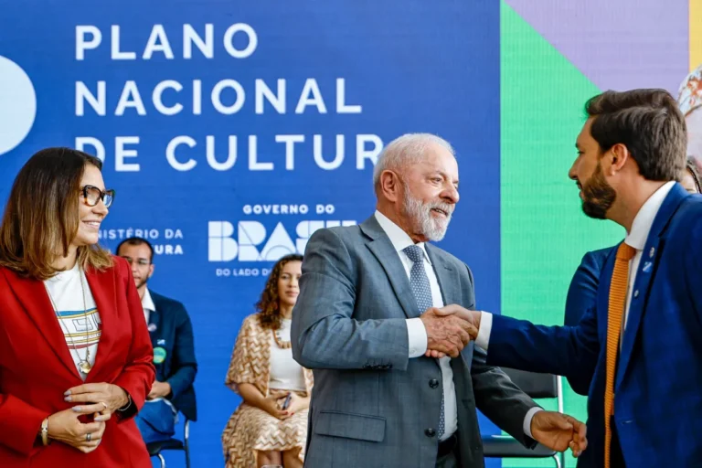 Setor cultural lança manifesto em apoio a Lula, pede mudanças e foco no protagonismo econômico da Cultura