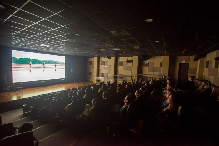 Com 25 filmes e foco em justiça climática, 2º Festival Latino-Americano de Cinema Ambiental estreia em Florianópolis